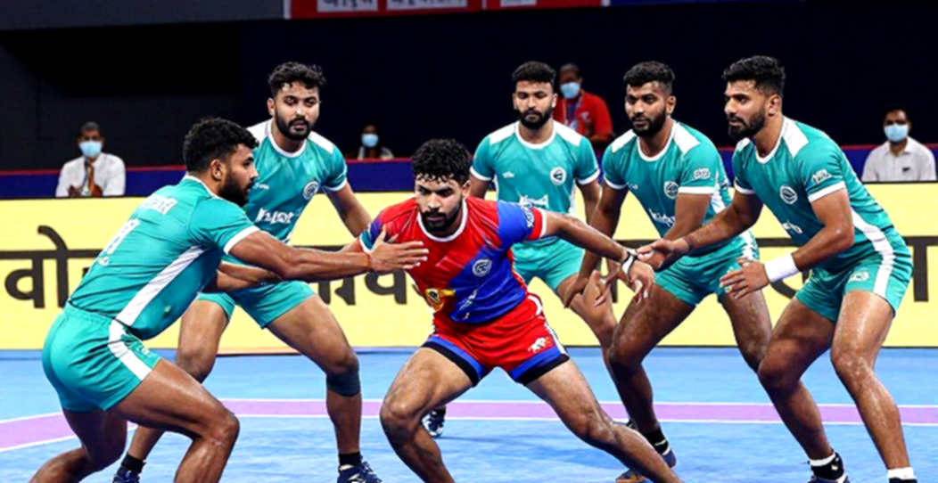 जो टीम एक रेड भी नहीं कर पाई, वह चौथे नंबर पर: अहमदाबाद में कॉमनवेल्थ कबड्डी की पहली रात ने तालिका से ज़्यादा ख़ामोशी बताई